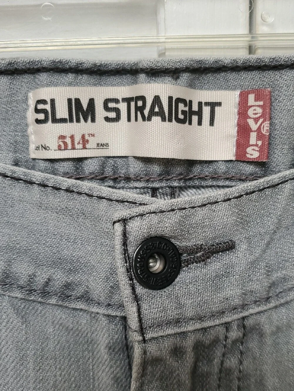 Levi's Slim Straight Jeans in Light Gray Wash